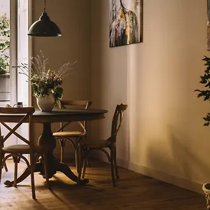 https://four-elements-apartments.taorminaitalyhotels.com
